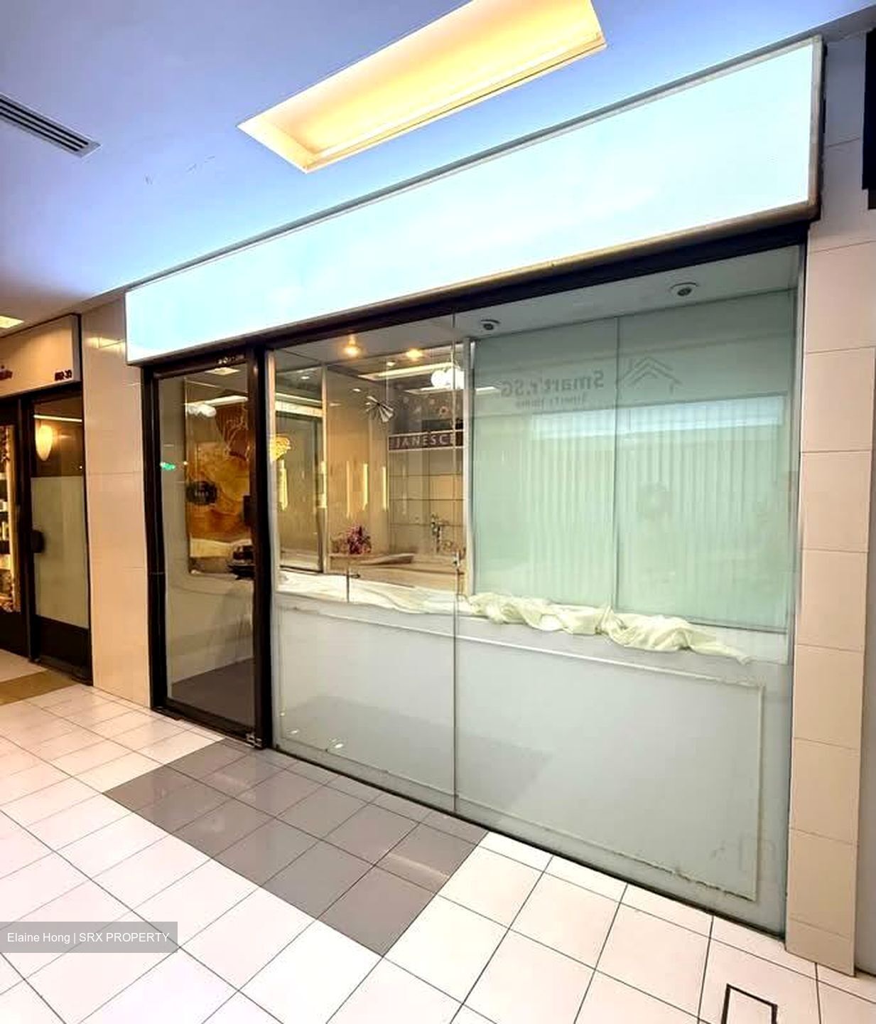 The Adelphi (D6), Retail #596252391
